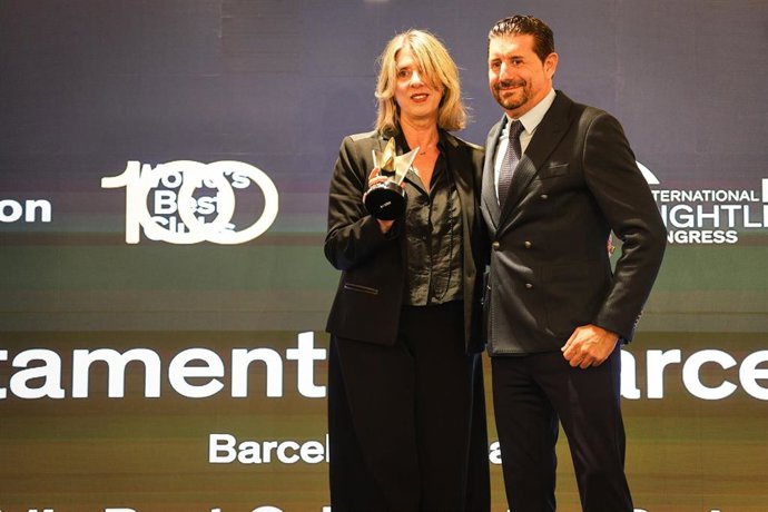 La comisionada de la Nit de Barcelona, Carmen Zapata, y el secretario general de Fecasarm, Joaquim Boadas