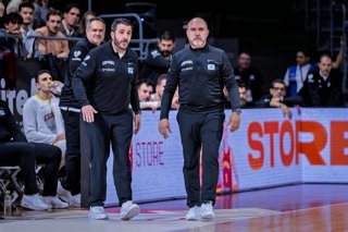 Archivo - El seleccionador nacional de baloncesto, Chus Mateo, durante un partido