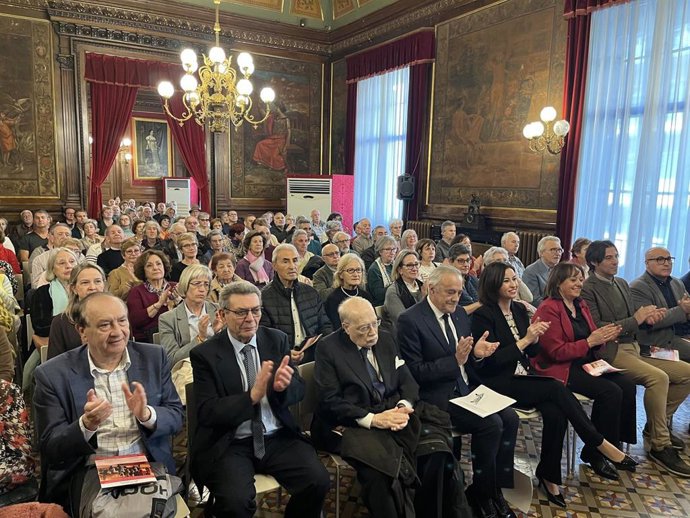 Asistentes a la clausura de los actos con motivo de la  conmemoración del 600 aniversario del Hospital de Nuestra Señora de Gracia de Zaragoza.