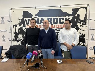 El alcalde de Villarrobledo, Valentín Bueno, y el promotor del Viña Rock, Juan Carlos Gutiérrez.