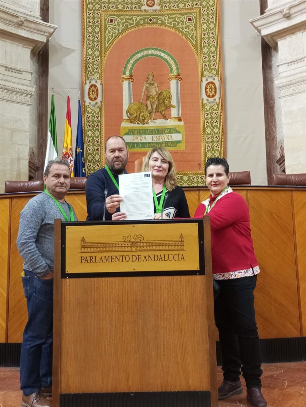 Representantes de CCOO en el Parlamento de Andalucía con la PNL sobre el manipulado hortofrutícola de Almería.