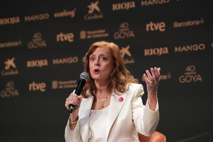 A atriz premiada com o Goya Internacional, Susan Sarandon, dá uma coletiva de imprensa em Barcelona, em 27 de fevereiro de 2026, em Barcelona, Catalunha (Espanha). Criado para reconhecer personalidades que contribuem para o cinema como arte que une cultur
