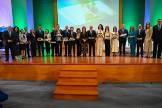 Foto de famillia de las Banderas de Andalucía de la provincia de Jaén
