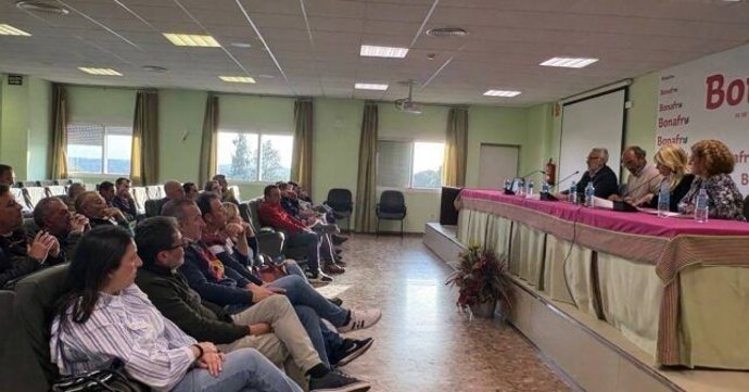 Reunión informativa del PSOE sobre las ayudas del Gobierno a agricultores afectados por los temporales.