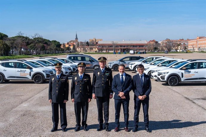Entrega de los vehículos a la Dirección General de la Policía.