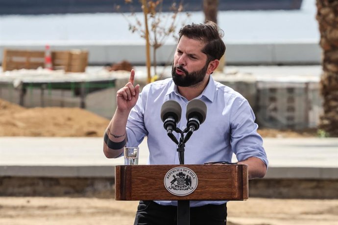 Archivo - January 7, 2026, Valparaiso, Chile: The President Gabriel Boric Font gives a speech during the visit to the works of Barón Park and the launch of the Summer Tourism season 2026. Chilean President Gabriel Boric Font leads the visit to the constru