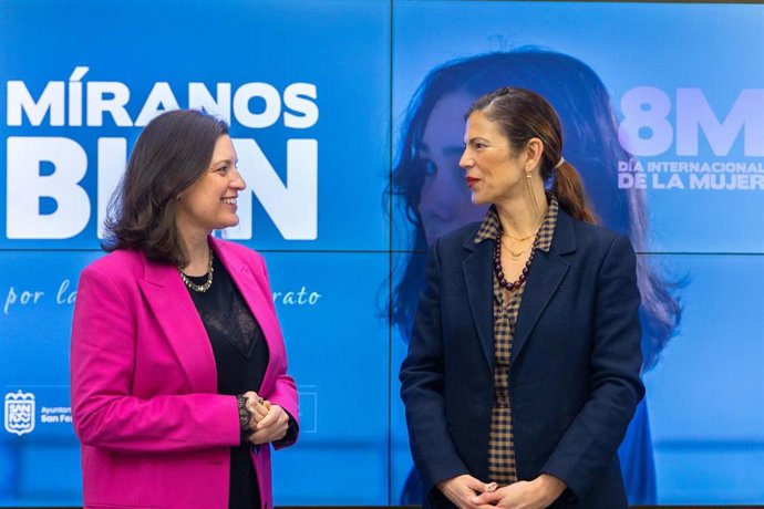 La alcaldesa de San Fernando, Patricia Cavada, junto a la concejala de Mujer, Isabel Blanco, en la presentación del programa por el 8 de marzo