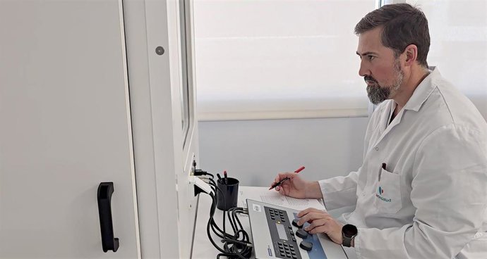 El otorrinolaringólogo Diego Rodríguez Contreras, especialista del Centro Médico Quirónsalud en el Campo de Gibraltar