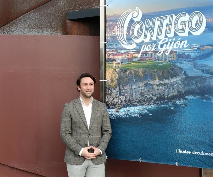 El presidente del PP en Gijón, Andrés Ruiz, momentos antes de la inauguración de la convención de su partido en el recinto ferial gijonés 'Luis Adaro.