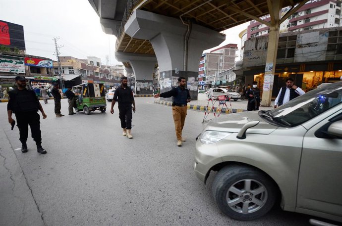 Archivo - Arquivo - 4 de maio de 2023, Peshawar, Khyber Pakhtunkhwa, Paquistão: As forças de segurança intensificaram as operações após uma notificação emitida sobre um ataque de “alta intensidade” planejado pelo TTP. Ameaça de ataques terroristas contra 