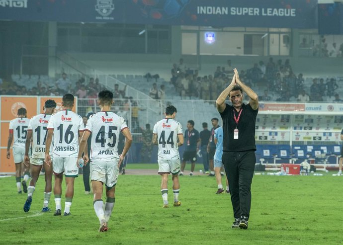 Archivo - October 20, 2024, Kolkata, West Bengal, India: Mohun Bagan Super Giant Beat East Bengal FC by 2-0 In Kolkata Derby of ISL 2024-25 on 19th October,2024. The scorers are Jamie Maclaren and Dimitri Petratos(P) for MBSG..MBSG coach José Francisco Mo