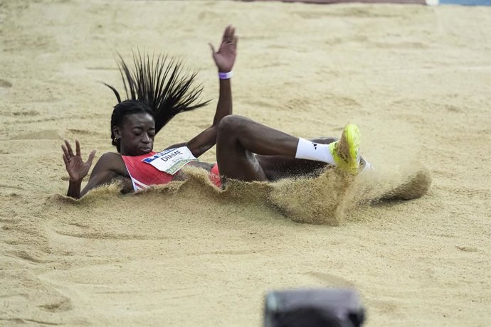 Fatima Diame, da Espanha, compete no salto em distância feminino durante o World Athletics Indoor Tour Gold Madrid 26 no Polideportivo Gallur, em 6 de fevereiro de 2026, em Madri, Espanha.