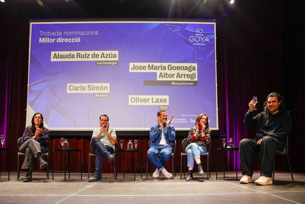 (I-D) Los directores Alauda Ruiz de Azúa; Aitor Arregi; Jose Mari Goenaga; Carla Simón y Oliver Laxe durante un encuentro entre los nominados a mejor dirección en la 40 edición de los Premios Goya, a 27 de febrero de 2026, en Barcelona