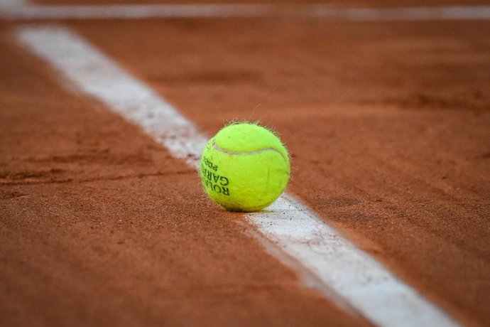 Archivo - Illustration of the official ball during Roland-Garros 2024, ATP and WTA Grand Slam tennis tournament on June 07, 2024 at Roland-Garros stadium in Paris, France - Photo Matthieu Mirville / DPPI