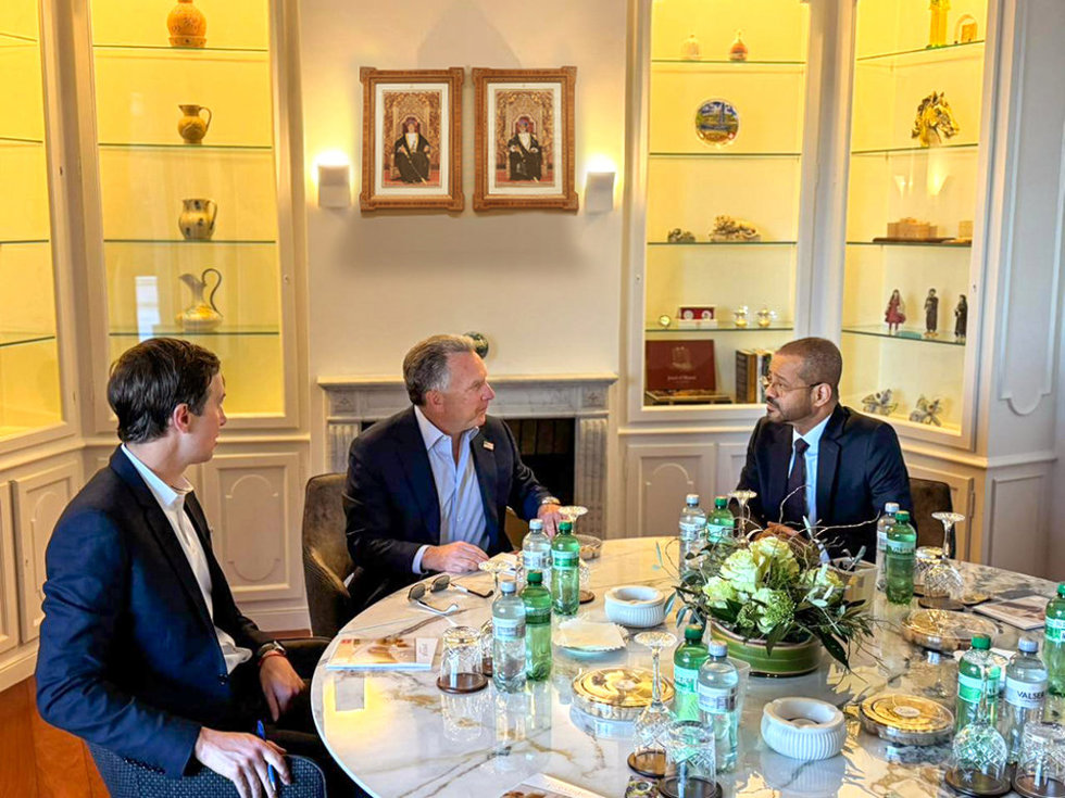 Los representantes de las delegaciones de Estados Unidos e Irán en el marco de las negociaciones entre ambos países