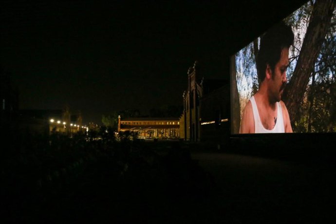 Archivo - Imagen de recurso de una proyección en un cine de verano de Matadero