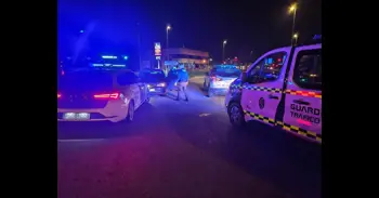 Se da a la fuga de un control de tráfico y acaba embistiendo un vehículo de la Guardia Civil