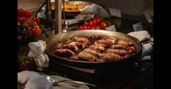 Adiós al Brunch: los hoteles de lujo de Madrid recuperan la tradición de la paella de domingo