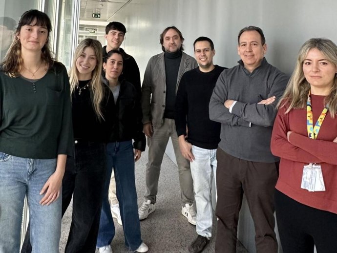 De izquierda a derecha: Cecilia Pesini, Lorena S Millán, Adanays Calvo, Mario Gil, Julián Pardo, Diego Sanchez, Ariel Ramírez y Carmen Oñate.