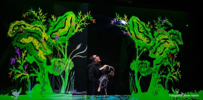 Los títeres y la música de Etcétera cuentan mañana en el Juan Bravo de Segovia la historia de 'Andersen, el patito feo