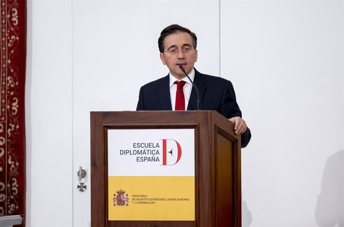 O ministro das Relações Exteriores, José Manuel Albares, durante a entrega dos despachos de secretário de embaixada à 77ª turma da carreira diplomática, na Escola Diplomática, em 26 de fevereiro de 2026, em Madri (Espanha). Esses novos funcionários