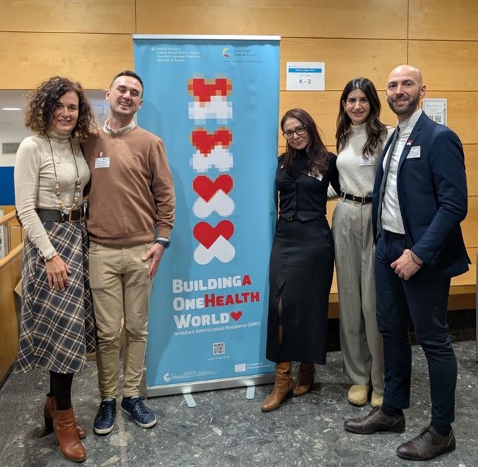 Expertos en Salud Pública y microbiología clínica de la Región presentaron el trabajo que se está realizando en control de infecciones, vigilancia de microorganismos y prevención en salud bucodental.