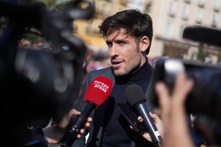 El concejal Juan Carlos Caballero ofrece declaraciones a los medios. 