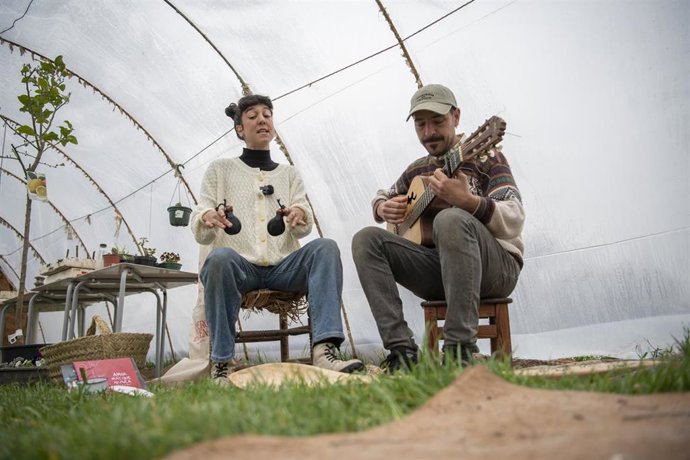 Archivo - La artista Bewis de la Rosa, durante una entrevista para Europa Press, a 25 de febrero de 2025, en Villamayor de Santiago, Cuenca, Castilla-La Mancha (España). Imagen de archivo.