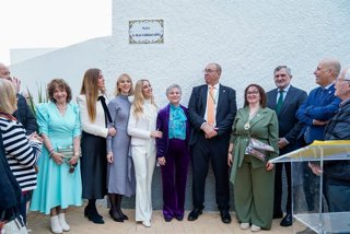 Descubrimiento de la placa que denomina a la antigua Plaza de la Iglesia como Plaza Doctor Carrillo López.