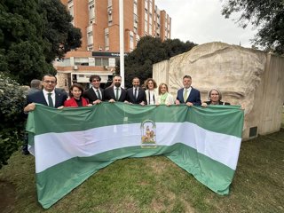 El grupo municipal del PSOE en el acto del 28F en Málaga