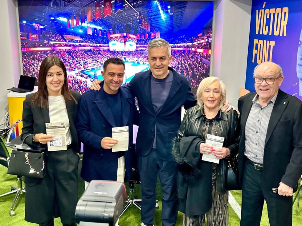 Xavi ofrece su firma para avalar la precandidatura de Víctor Font a la presidencia del FC Barcelona
