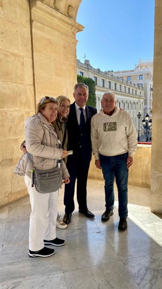 El alcalde de Sevilla, José Luis Sanz, en la jornada de visita por el 28F en el Ayuntamiento