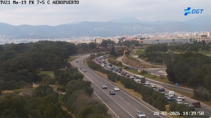 Retención por un accidente provocado en la Ma-19 a la altura del aeropuerto.