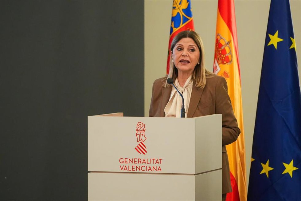 Archivo - La consellera de Educación y Cultura, M del Carmen Ortí, interviene durante el traspaso de carteras de los consellers y conselleras de la Generalitat Valenciana. 