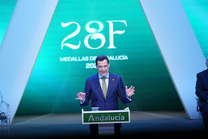 El presidente de la Junta de Andalucía, Juanma Moreno interviene en el acto. 