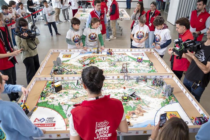 Un momento de la competición de la First Lego League Aragón que ha acogido este sábado la Universidad San Jorge.