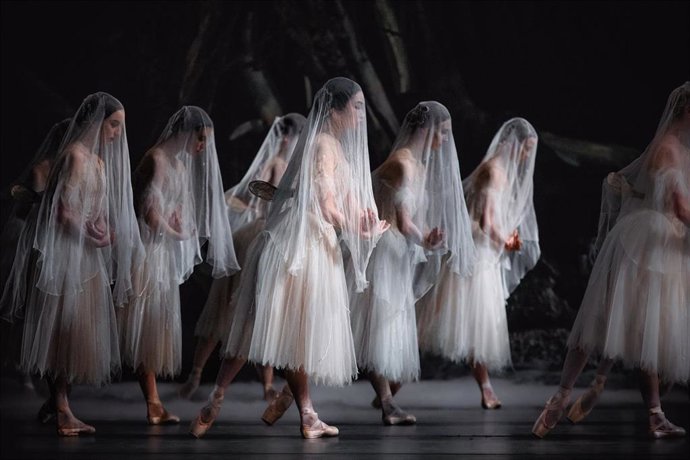 Archivo - Giselle, uno de los espectáculos más famosos de ballet de la era romántica, y obra fundamental del repertorio del Royal Ballet & Opera