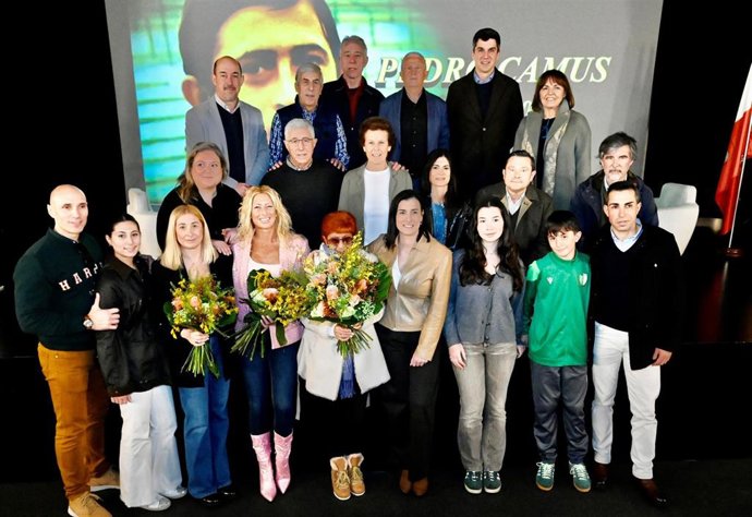 Santander homenajea al futbolista Pedro Camus