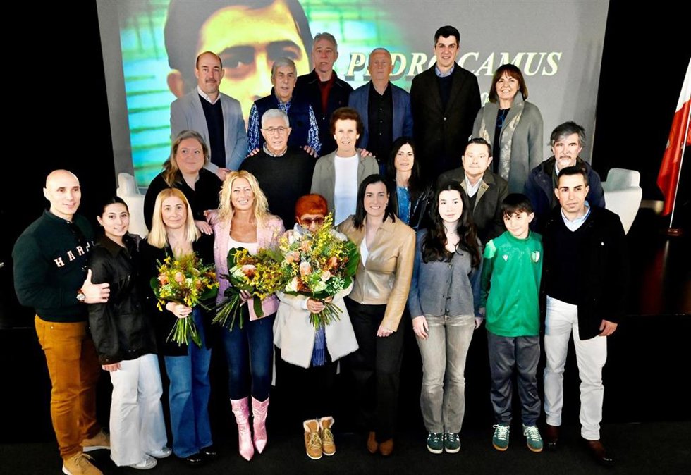Santander homenajea al futbolista Pedro Camus