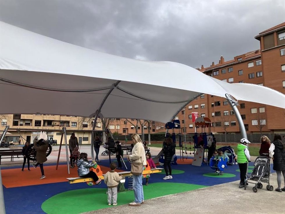 Logroño ya cuenta con la primera zona de juego infantil cubierta de la ciudad