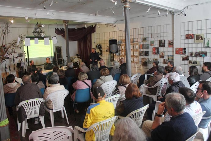Charla informativa organizada por el Movimiento Ciudadano bajo el título 'Plantas de Biogás: impacto y consecuencias en la comarca'.
