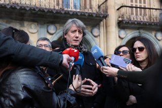El candidato del PSOE a la Presidencia de la Junta, Carlos Martínez, en una atención a medios en Salamanca.