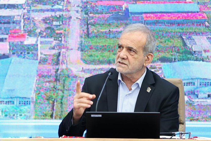 25 de fevereiro de 2026, Sari, Mazandaran, Irã: O presidente iraniano MASOUD PEZESHKIAN durante uma reunião.