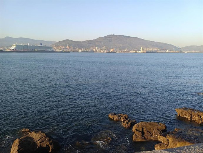Cielo despejado en la costa