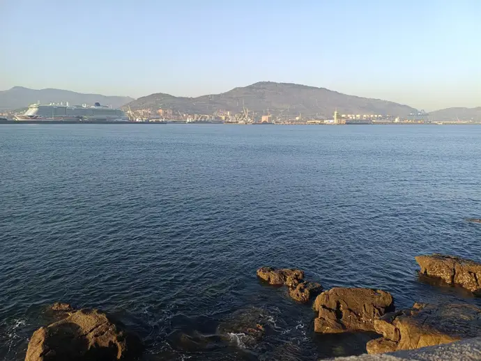 Cielo despejado en la costa