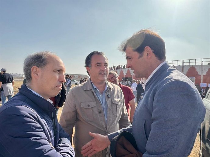 El líder de Vox en C-LM en el festival taurino organizado a beneficio de la recuperación del coso quintanareño.