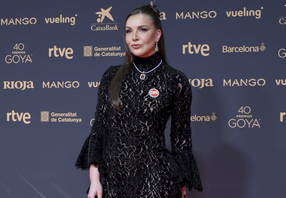 La comunicadora y abogada Inés Hernand posa en la alfombra roja de la 40 edición de los Premios Goya