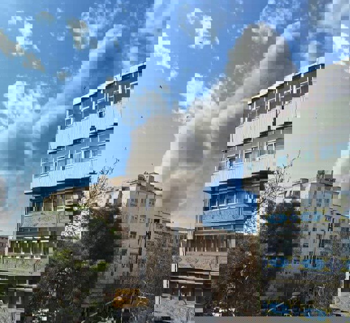 28 de fevereiro de 2026, Teerã, Irã: Fumaça sobe no horizonte após uma explosão em Teerã, Irã, em 28 de fevereiro de 2026. Imagem: 1078925684, Licença: Direitos gerenciados, Restrições: , Liberação do modelo: não, Crédito: Tasnim News Agency / Zuma Press 