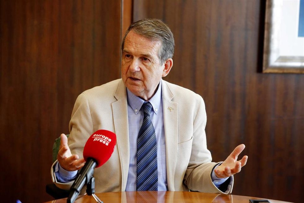 Archivo - El alcalde de Vigo, Abel Caballero, durante una entrevista con Europa Press, a 3 de junio de 2022, en Vigo, Pontevedra, Galicia (España).