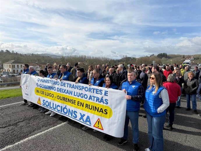 Manifestación por el estado de la N-120 en Lugo.